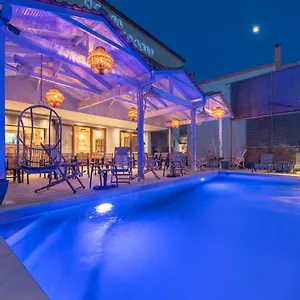 Aparthotel Adonis **